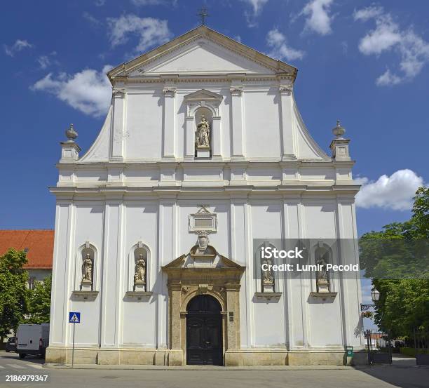 ซาเกร็บ ใจกลางเมืองเก่า โบสถ์เซนต์คาตารินา ภาพสต็อก - ดาวน์โหลดรูปภาพตอนนี้ - กลางวัน, กลางแจ้ง - การตั้งค่า, การถ่ายภาพ - ภาพ