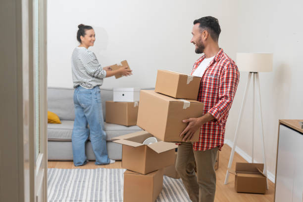 istock Couple carrying and packing various carton boxes in flat 2187174024