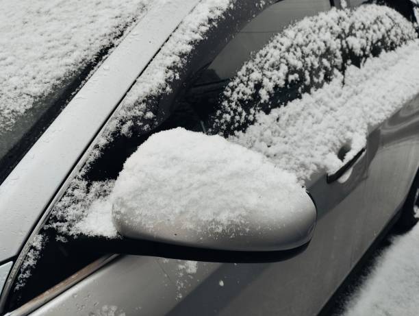 istock cars in winter 2187314509