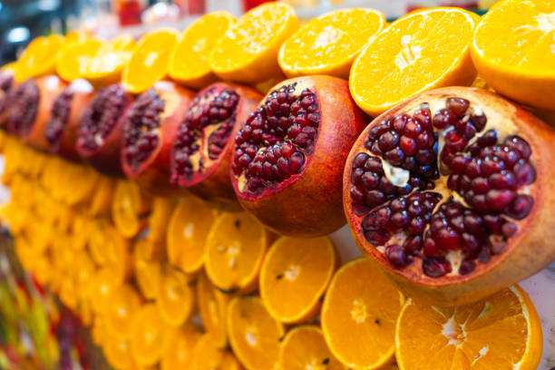 Row of sliced ​​Pomegranates between rows of sliced ​​Oranges