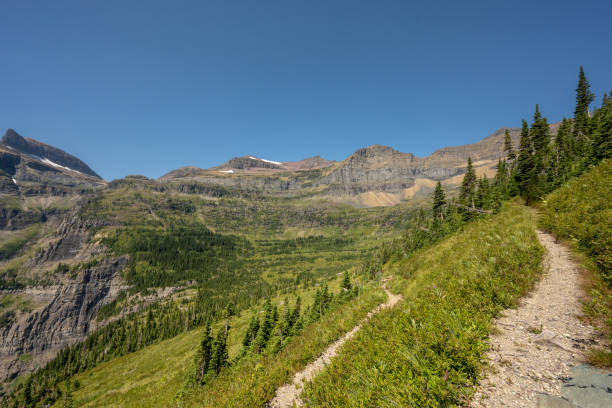 istock Boulder Pass Towers Over Trail to Hole in the Wall 2187517676