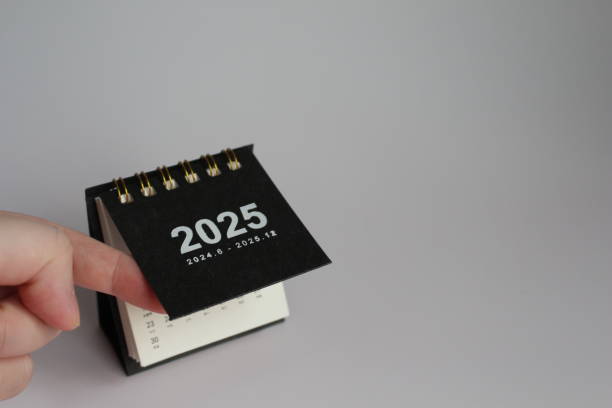 istock new year 2025 desk calendar 2187655230