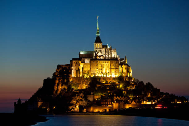 istock Blaue Stunde am Le Mont St.Michel 2187666911