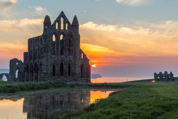 istock Sunset an der Whitby Abbey 2187679798