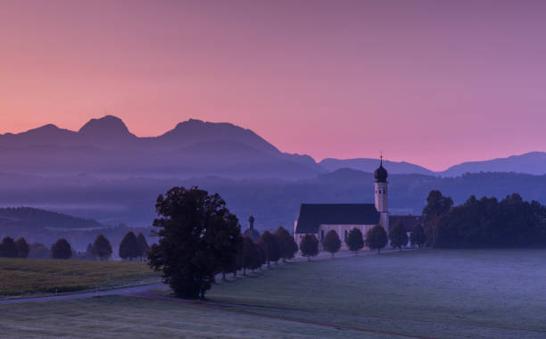 Sonnenaufgang an der Wilpartinger Wallfahrtskirche