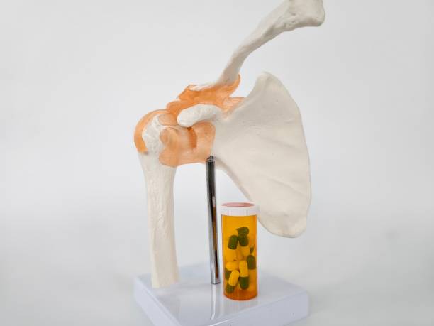 istock Shoulder pain, diagnosis and treatment 2187698610