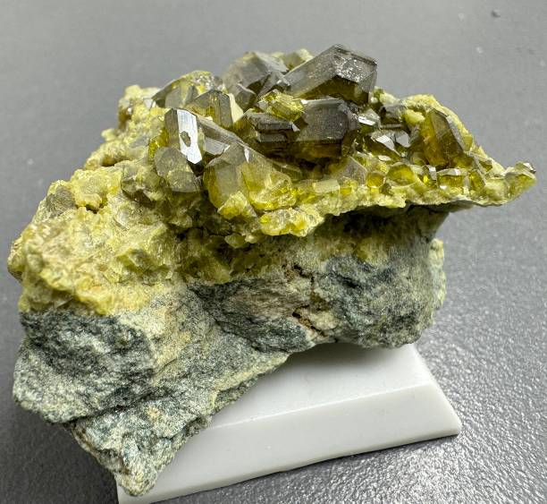istock From a mineral collection, Epidot 2187709443