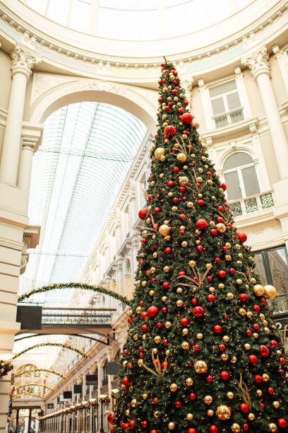 istock Xmas tree in the street 2187723764