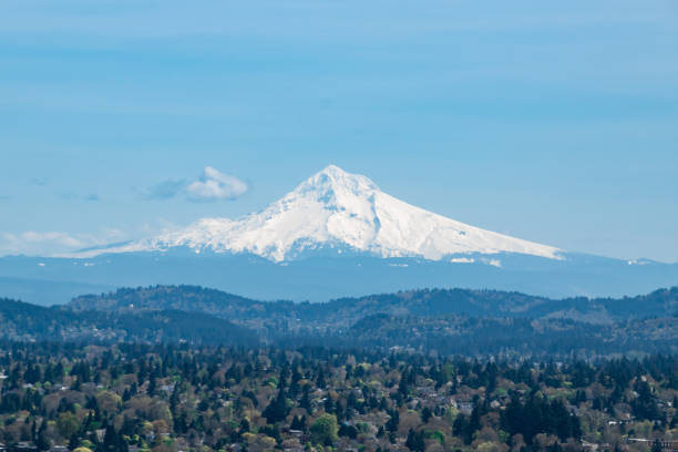 istock Mt. Hood in Portland, Oregon 2187760277