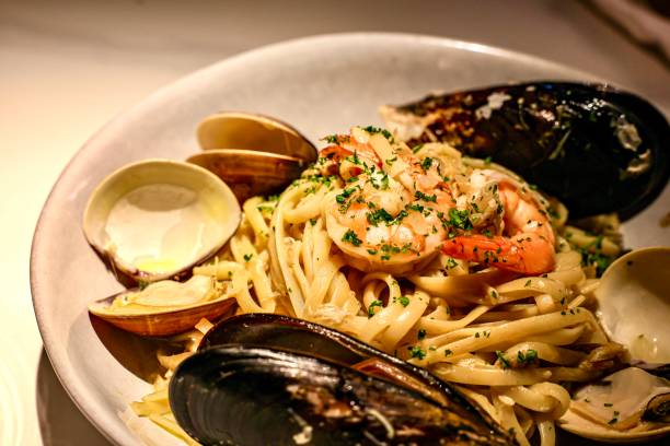 istock Seafood Linguine with Shrimp and Mussels 2187780894