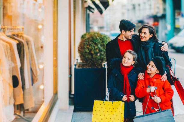 istock Family Christmas shopping 2187855407