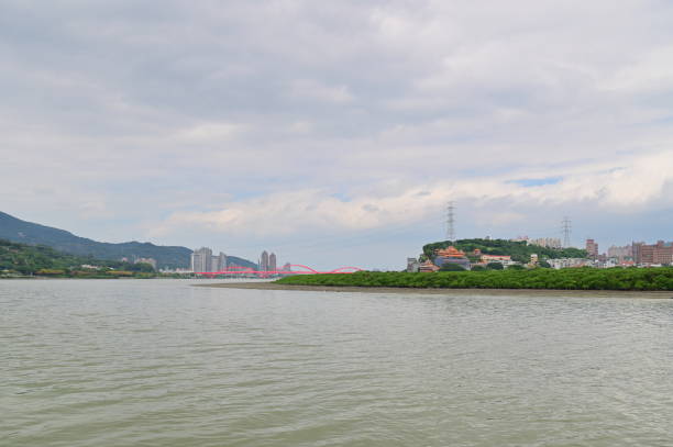 istock Guandu Bridge and Guanyinshan from Shezidao 2187943899