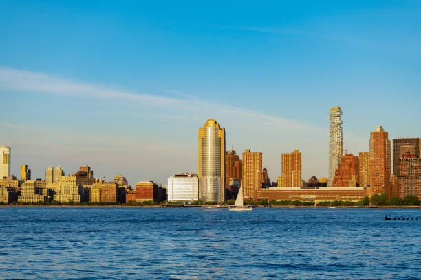 midtown manhattan at hudson. metropolitan city. cityscape in sunrise sky. new york downtown. manhattan skyline. new york city of america. skyscraper building of nyc. ny city architecture. centro de manhattan en hudson. ciudad metropolitana. paisaje urbano en el cielo del amanecer. centro de nueva york. horizonte de manhattan. ciudad de nueva york de américa. edificio rascacielos de nueva york. arquitectura de la ciudad de nueva york