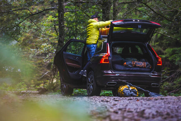 Kayaker loads SUV with sports equipment
