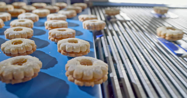 istock Jam filled cookies travelling on the conveyor belt 2188189977