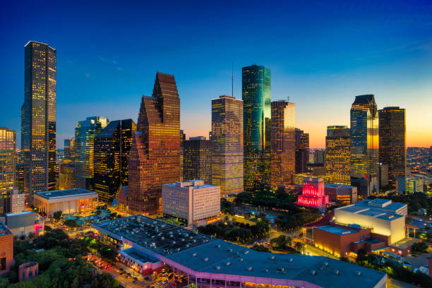 houston downtown aerial skyline at dusk, close up - houston-texas bildbanksfoton och bilder