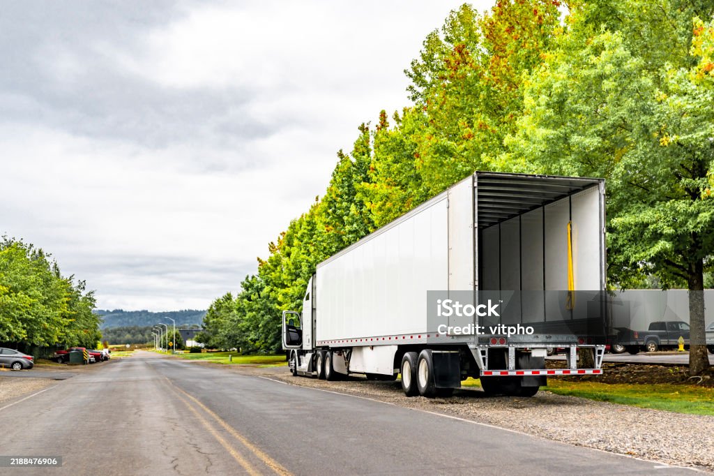 Semi Open Back Professional Big Rig White Semitruck With Dry Van Semi Trailer With ...
