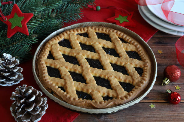 istock Linzer tart, Christmas tart. 2188513274