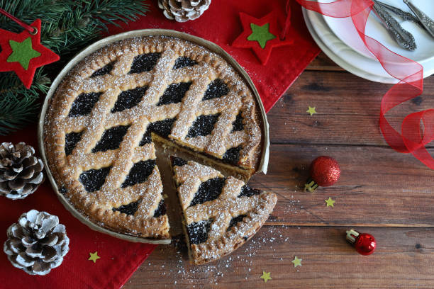 istock Linzer tart, Christmas tart. 2188513304