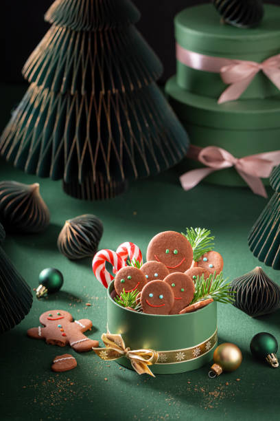 istock Cute Christmas gingerbread mans in dark green present box. 2188605271