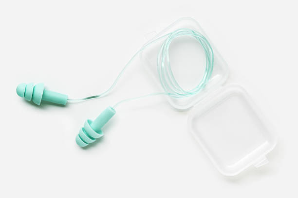 Reusable silicone earplugs blue color in case, for swim, sleep, rest. Soft, flexible ear plug on string against noise, protect hear, close up object on white background, top view, flat lay tapones de silicona reutilizables color menta por si acaso, para nadar, dormir, descansar. tapón para los oídos suave y flexible en la cuerda contra el ruido, protege el oído, cierra el objeto sobre fondo blanco, vista superior, posición plana