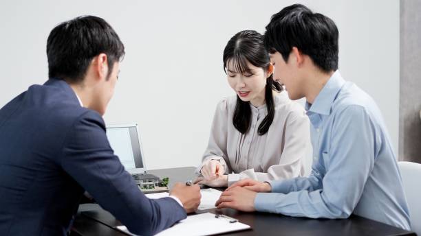 istock A businessman explaining real estate to a customer 2188669147