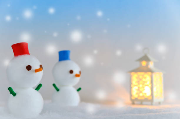 Snowman objects made of felt and candlelight