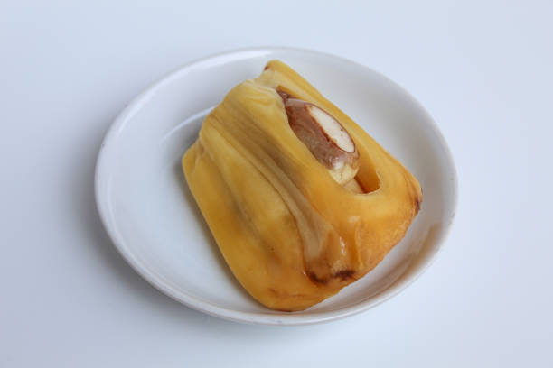 Peeling Jack fruit - Bangkok street food.