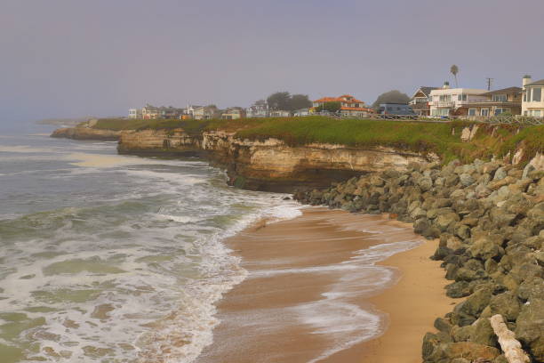 istock Cliffside Waves in Santa Cruz, California 2189052544