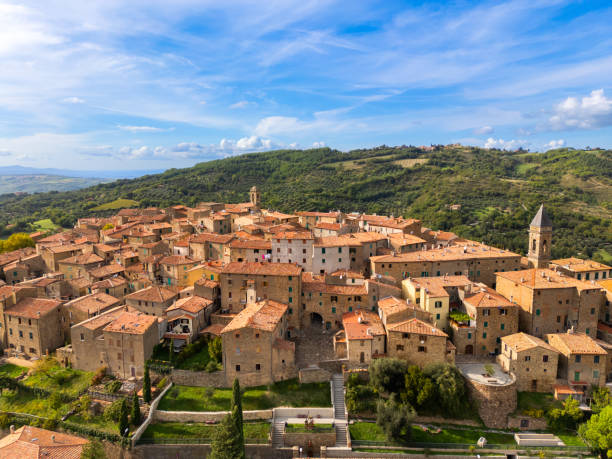 istock Seggiano, Tuscan medieval town from drone 2189060149