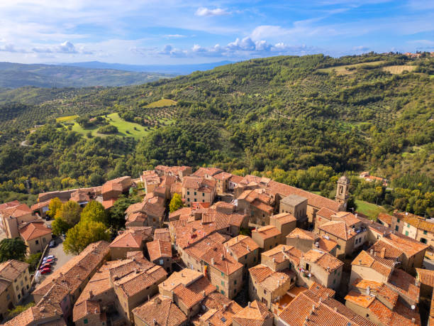 istock Seggiano, Tuscan medieval town from drone 2189060154