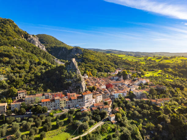 istock Roccalbegna, Tuscan medieval town from drone 2189060179