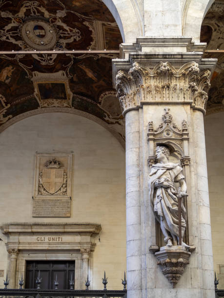 istock Loggia della Mercanzia, Siena 2189074004