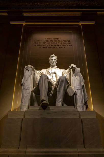 istock Lincoln Memorial at Night 3 2189089539