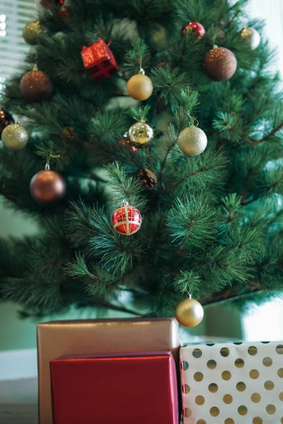 istock Gift box placed in front of the Christmas tree 2189127824