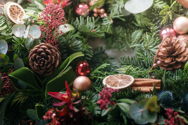 istock Christmas flower arrangement 2189151873