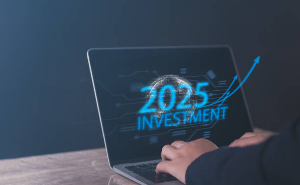 istock Virtual screen displays business growth and 2025 investment returns. The image shows a businessman using modern digital tools to access data and guide strategic investment 2189177617