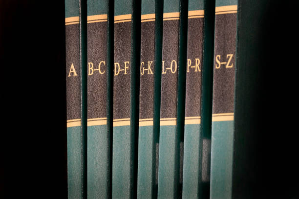 Catasta di libri in forma geometrica casuale
