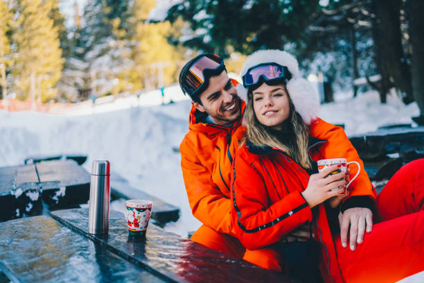 istock Couple on ski holiday 2189219012