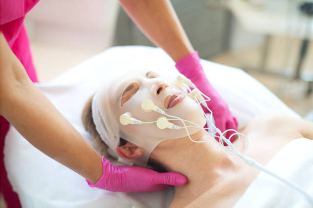 istock Beauty face treatment in beautician salon. 2189278548