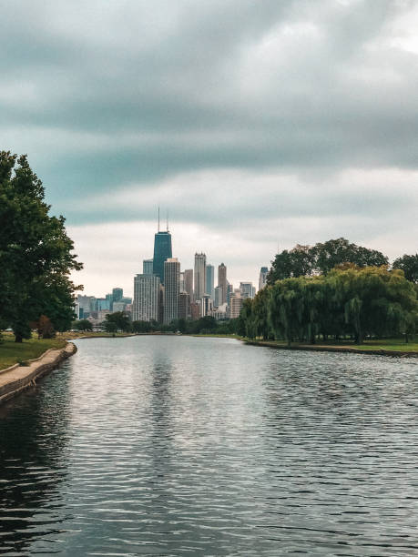 istock chicago skyline at the park 2189344389