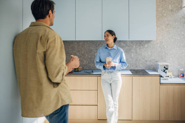 istock Casual kitchen meeting highlighting relaxed conversation 2189371182