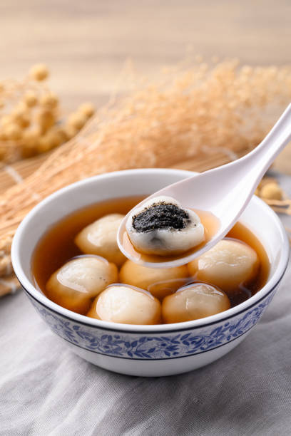 Tangyuan (Chinese sweet dumpling), Glutinous rice flour filling with black sesame in ginger syrup