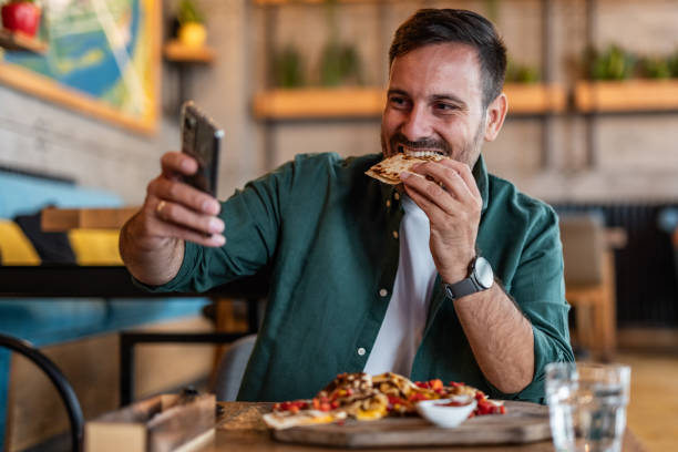 istock Pizza selfie moment - A slice of happiness 2189533695