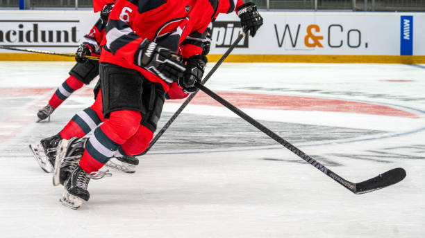 istock Professional Hockey Team Drills on Ice Before Match 2189573783