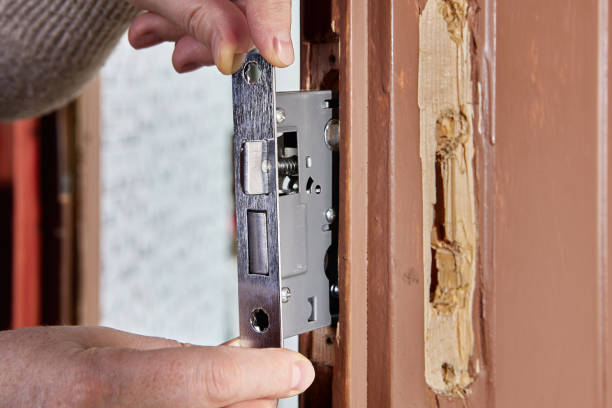 istock Internal mechanism of mortise lock for interior door while installation. 2189631858