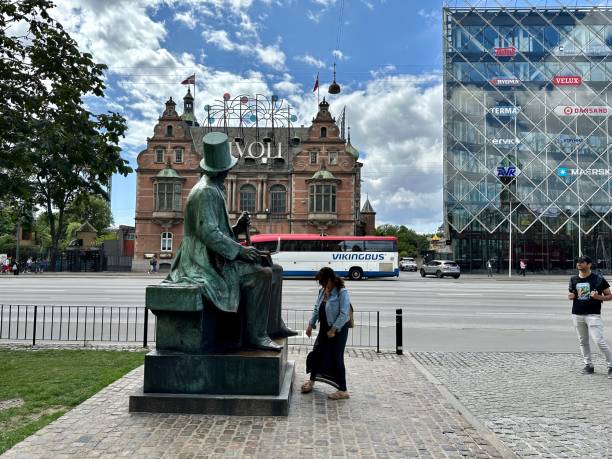 hans anderson statue tivoli amusement park copenhagen copenhagen, denmark - July 25 2023: the historic building forming the entrance to the famous seasonal amusement park Tivoli and statue hans christian anderson statue of hans christian andersen stock pictures, royalty-free photos & images