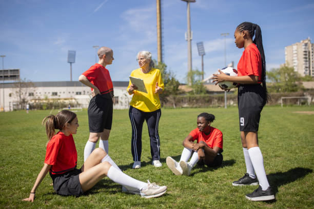 istock Experienced Female Soccer Coach Motivating Her Team 2189788642