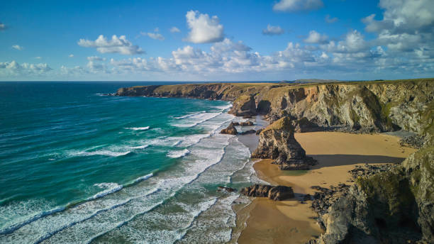 Beach at Bedrutheran Steps in Cornwall, England. Beach at Bedrutheran Steps in Cornwall, England. A stretch of coastline located on the north Cornish coast between Padstow and Newquay, in Cornwall during a beautiful day in autumn. cornwall england stock pictures, royalty-free photos & images