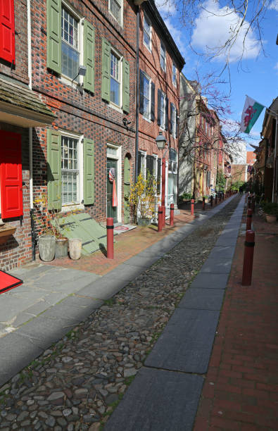 istock Elfreth's Alley vertical 2189911359